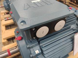 Boite à bornes presse étoupe moteur ABB