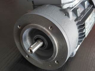 Moteur asynchrone Sermes IMB14 trous taraudés